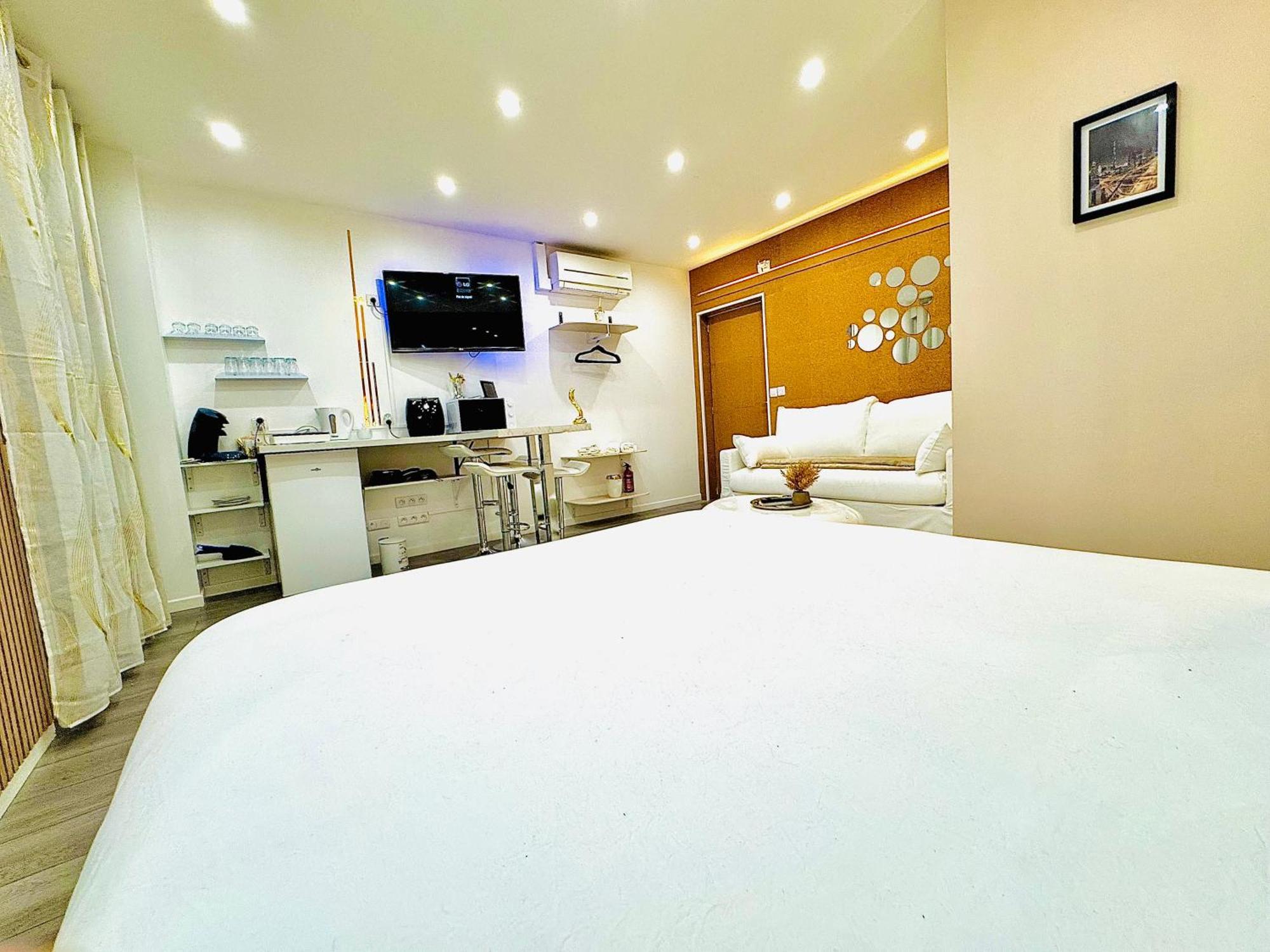Worldroom Chambre Privee Avec Espace Commun Перпинян Екстериор снимка